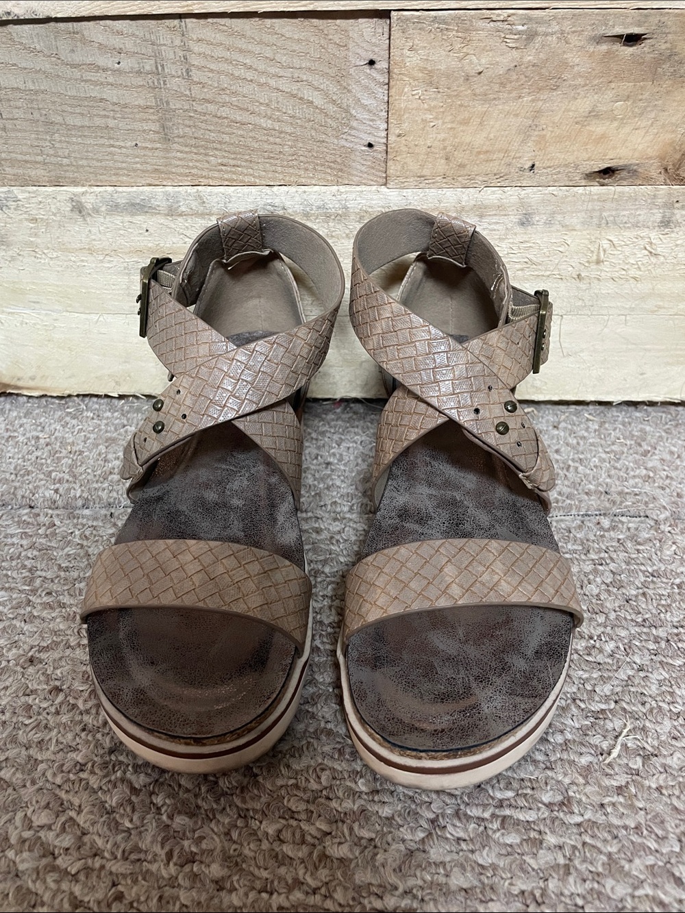Pierre Dumas size 9 Woven Crisscross Taupe Women's Wedge Sandals